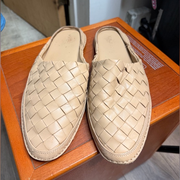 Vince Women’s Tan Freeman Woven Mule Flats. Size: 10US - Picture 2 of 4